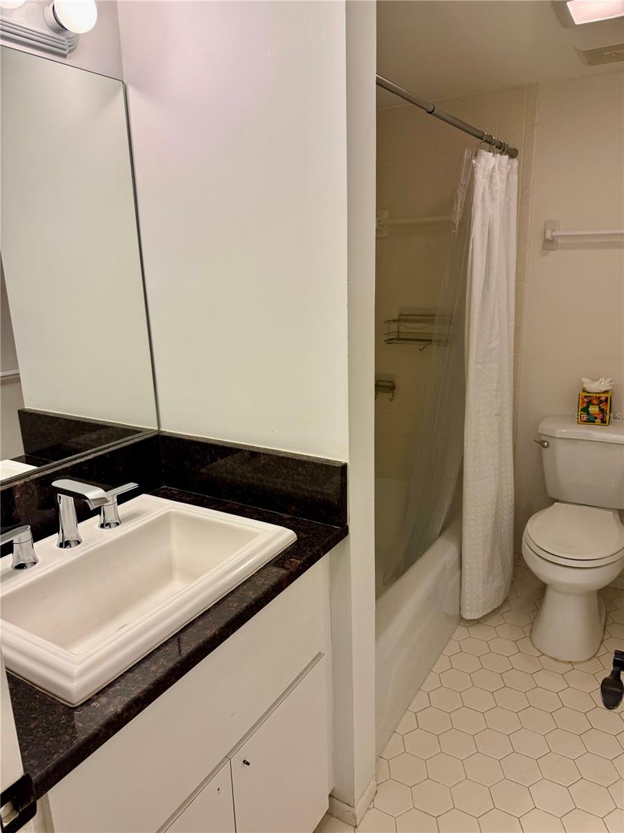 Image 22 of 41 For 301 Gulfstream Avenue 102