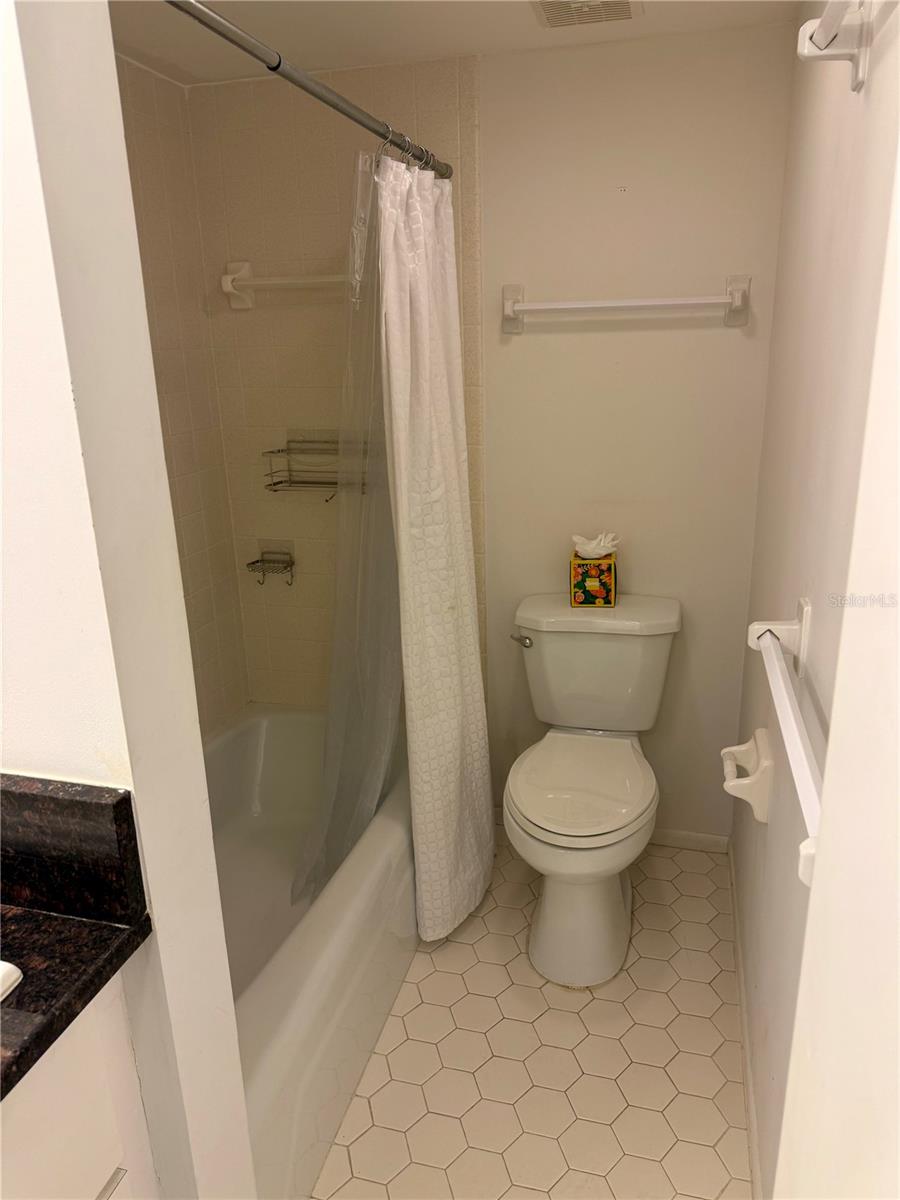 Image 24 of 41 For 301 Gulfstream Avenue 102
