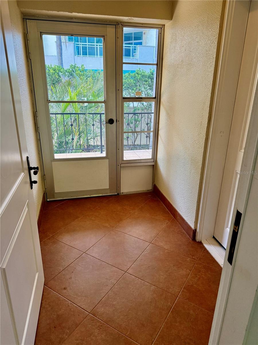 Image 4 of 41 For 301 Gulfstream Avenue 102