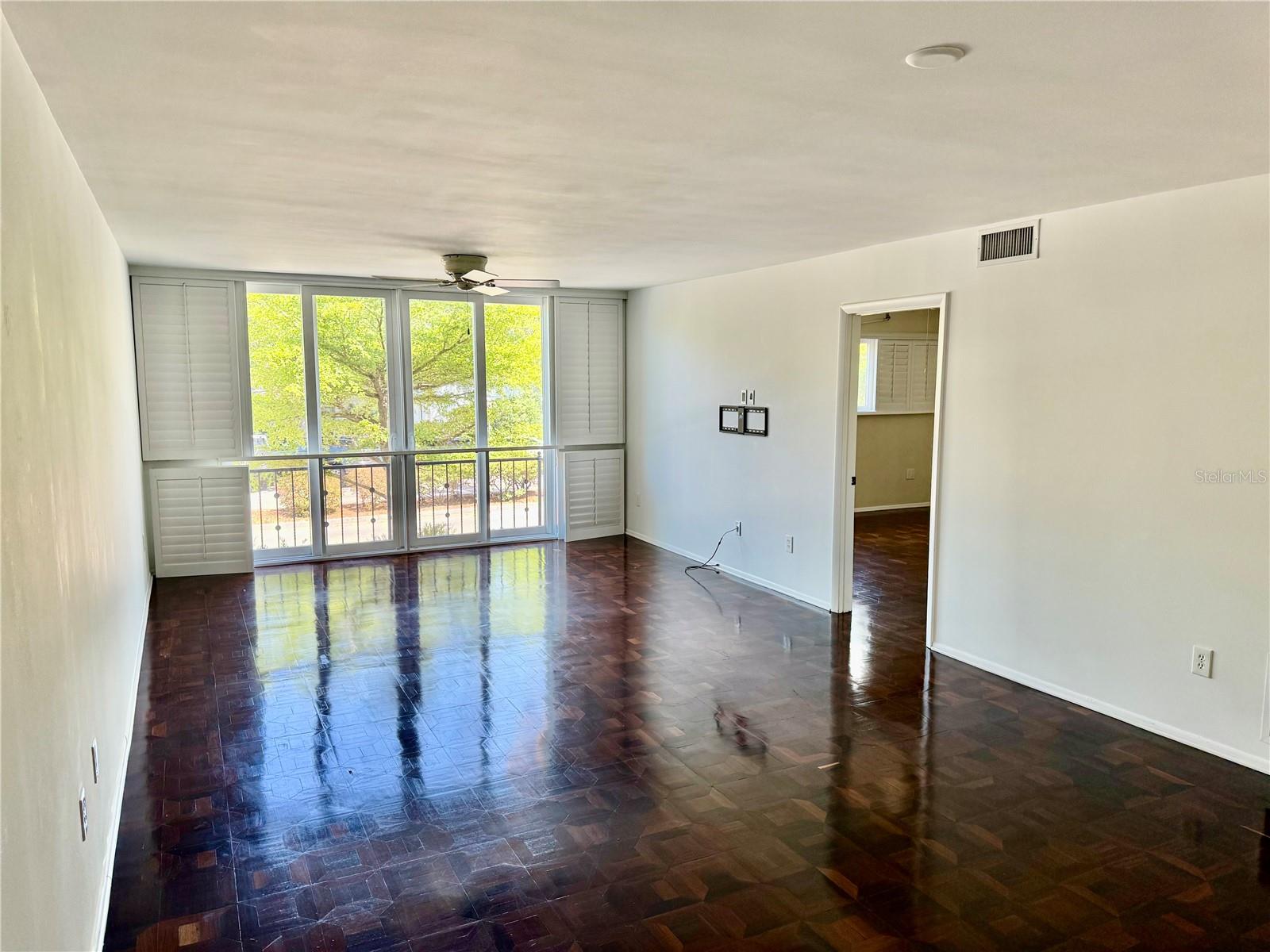 Image 6 of 41 For 301 Gulfstream Avenue 102