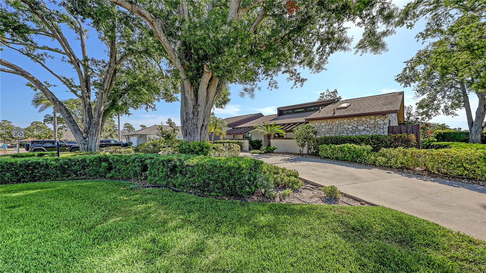 Image 4 of 39 For 3608 Avenida Madera