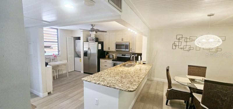 Image 7 of 21 For 132 Wild Palm Drive 132