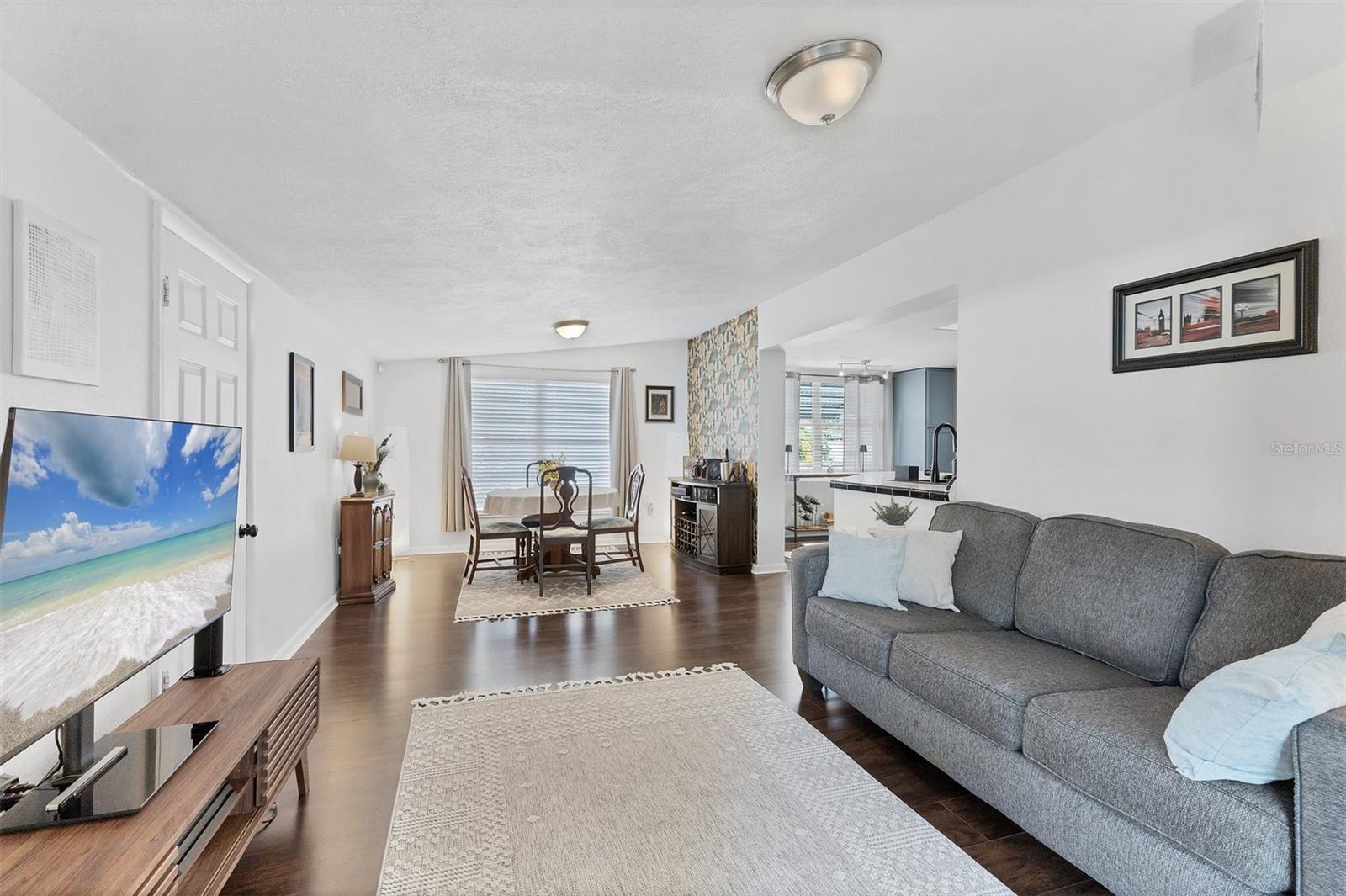 Image 10 of 33 For 6013 Murdock Avenue