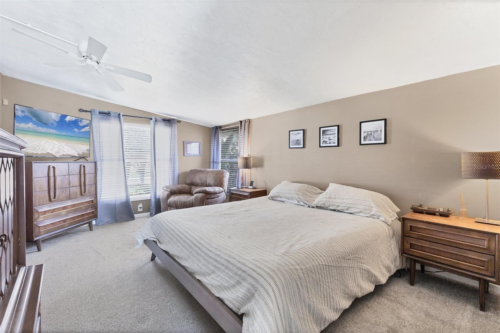 Image 13 of 33 For 6013 Murdock Avenue
