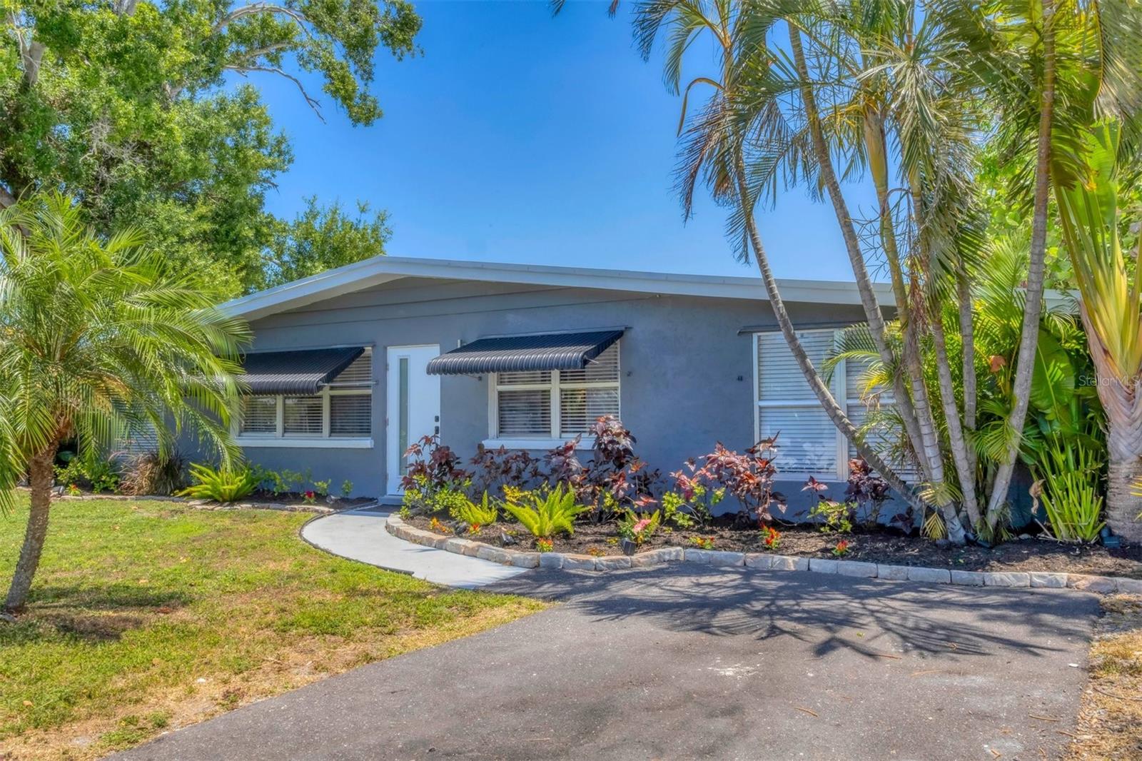 Image 2 of 33 For 6013 Murdock Avenue