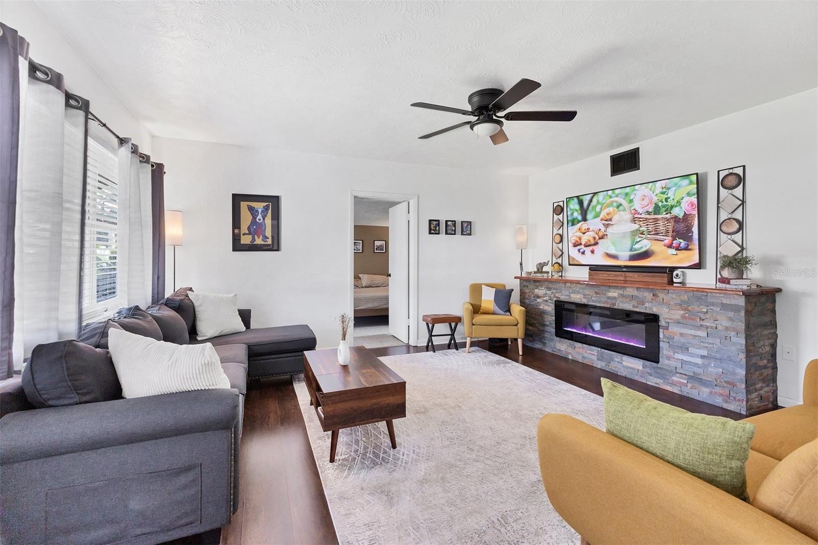 Image 3 of 33 For 6013 Murdock Avenue