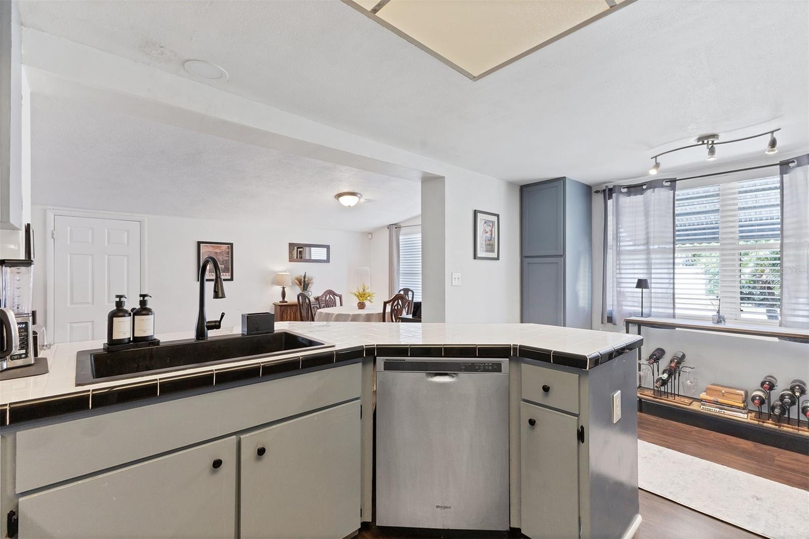Image 8 of 33 For 6013 Murdock Avenue