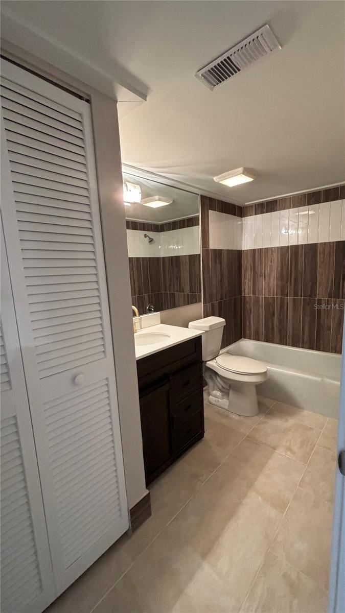 Image 16 of 34 For 2763 Woodgate Lane 210