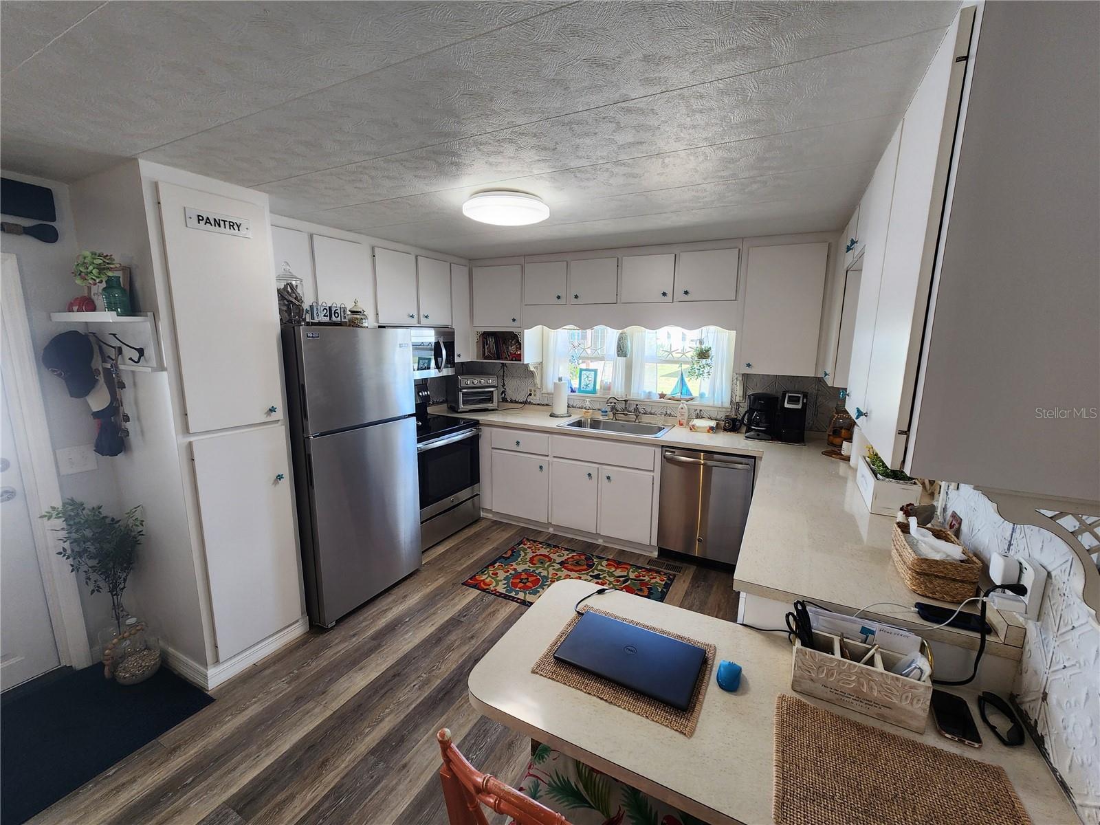 Image 3 of 27 For 104 48th Avenue Drive W