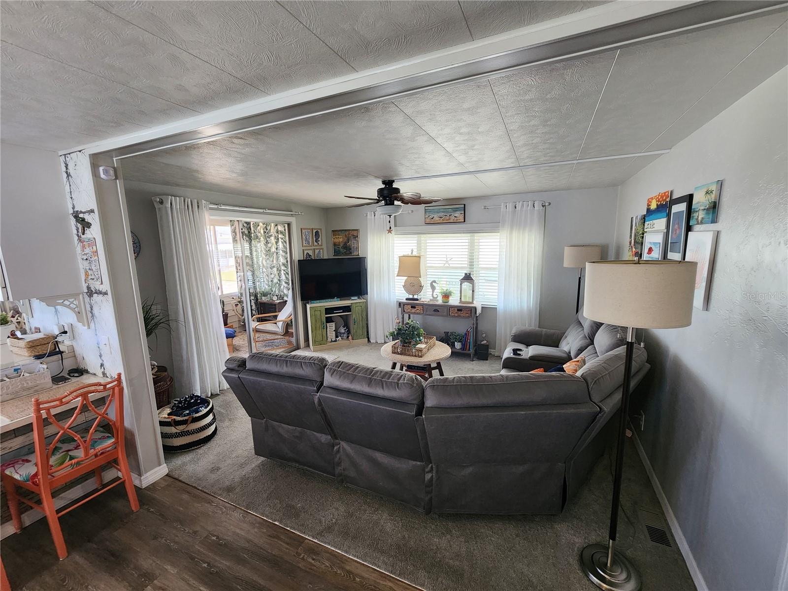 Image 7 of 27 For 104 48th Avenue Drive W