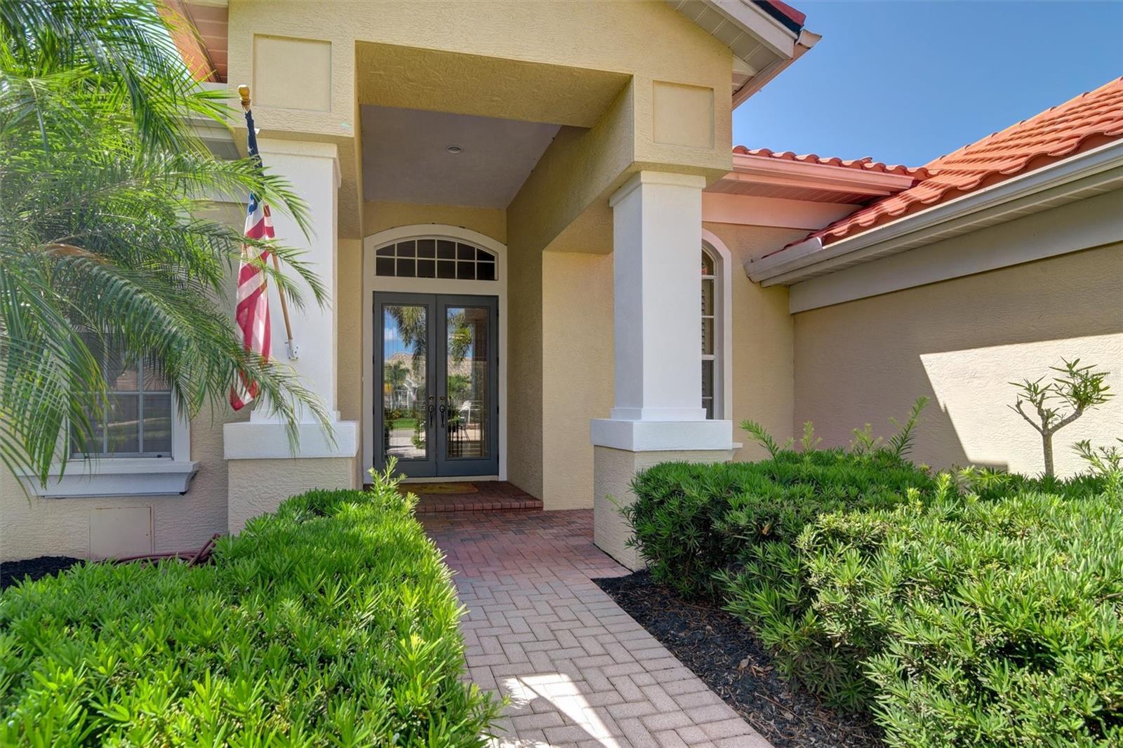 Listing photo id 1 for 8005 Royal Birkdale Circle