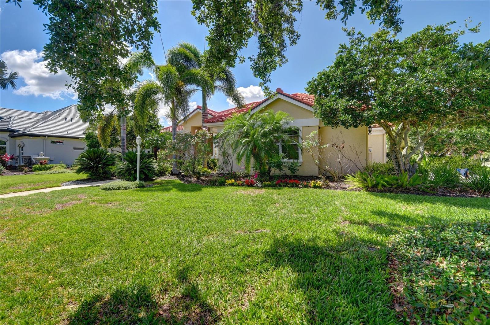 Listing photo id 2 for 8005 Royal Birkdale Circle