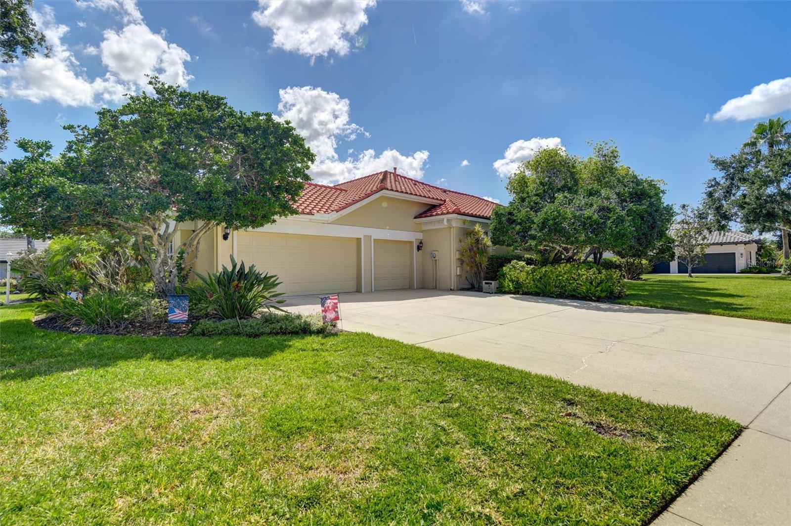 Listing photo id 3 for 8005 Royal Birkdale Circle