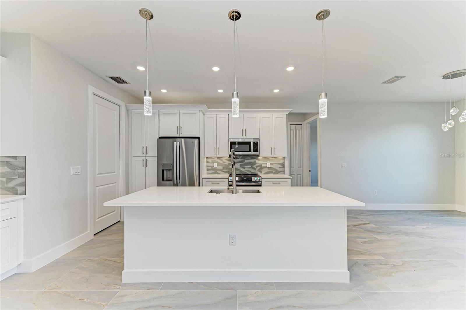 Image 15 of 42 For 380 Holly Road