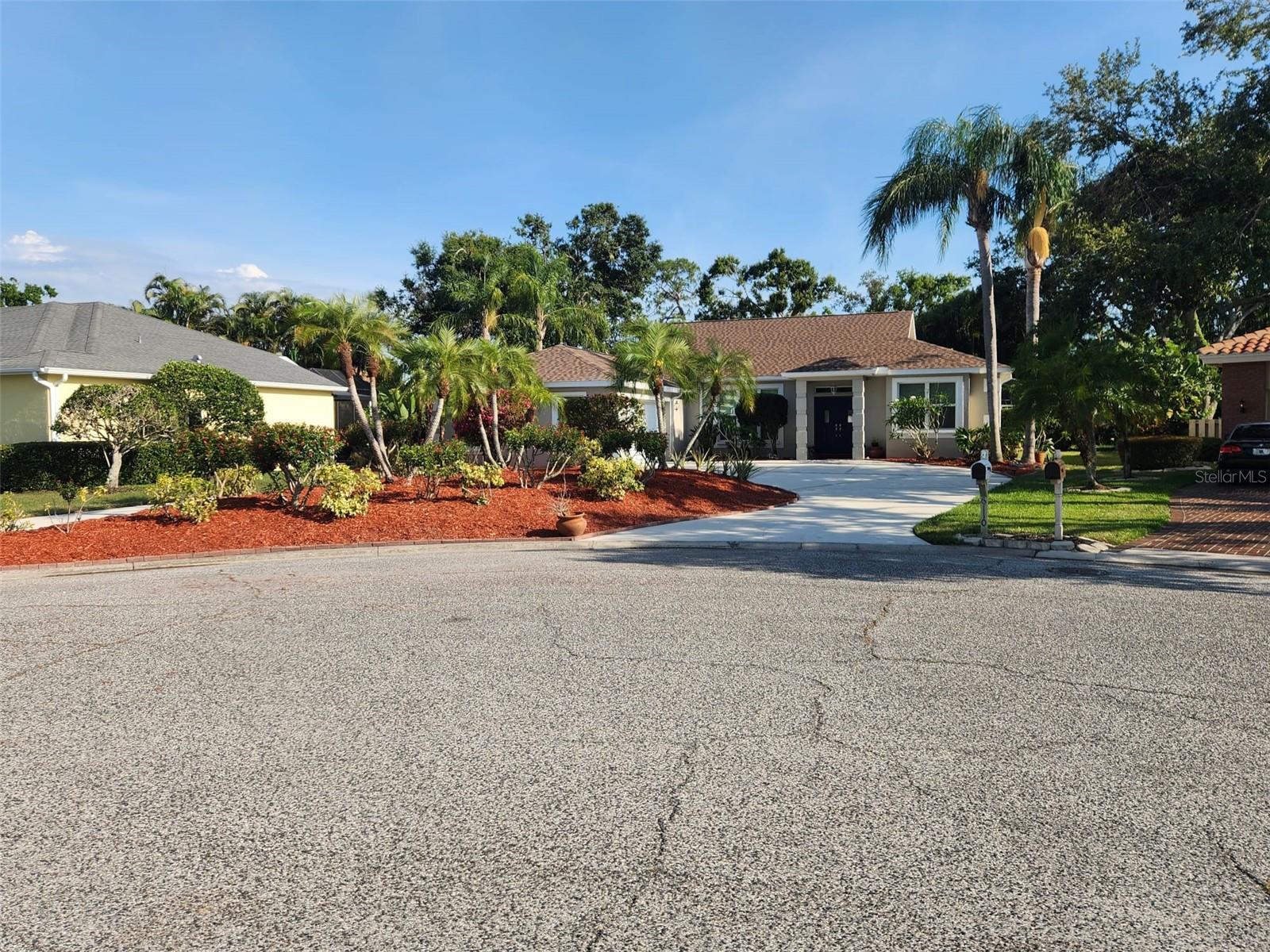 Listing Details for 6110 Misty Oaks Street, SARASOTA, FL 34243