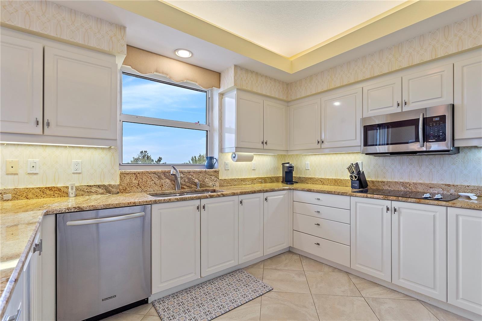 Image 19 of 35 For 3010 Grand Bay Boulevard 445