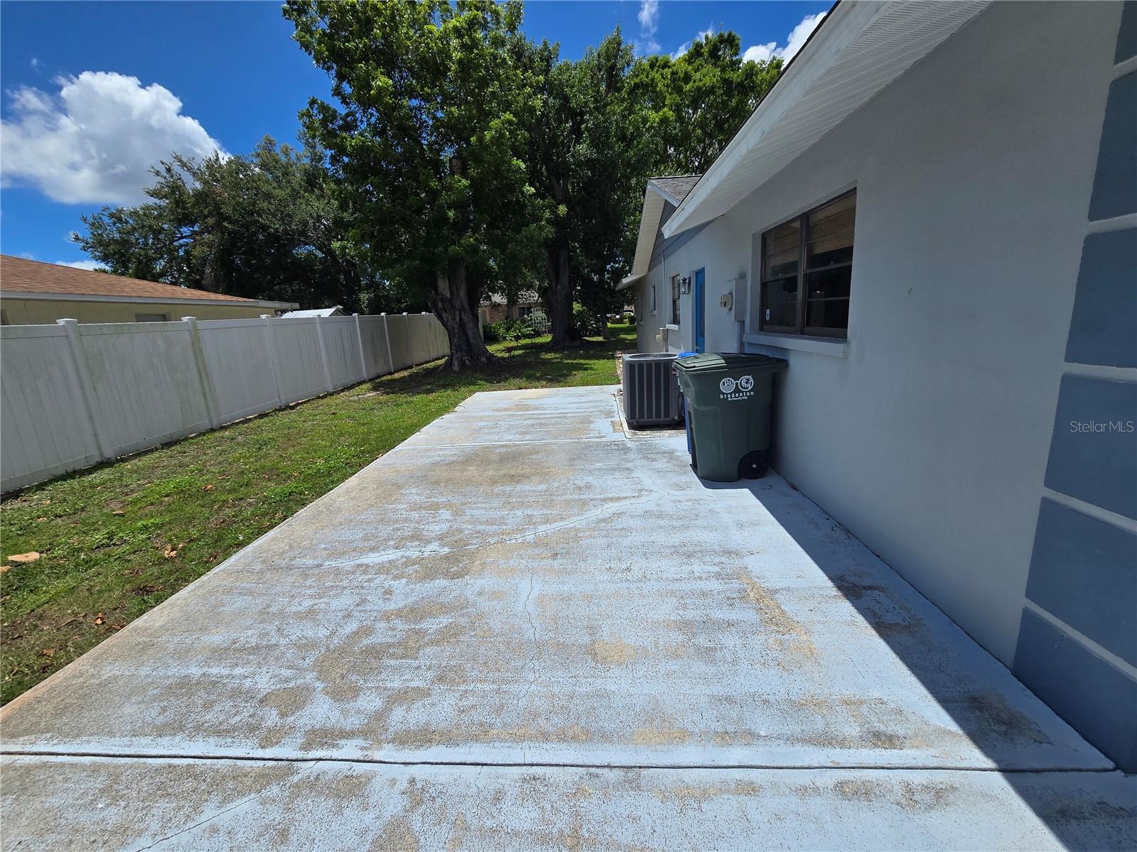 Image 27 of 31 For 2204 34th Street W