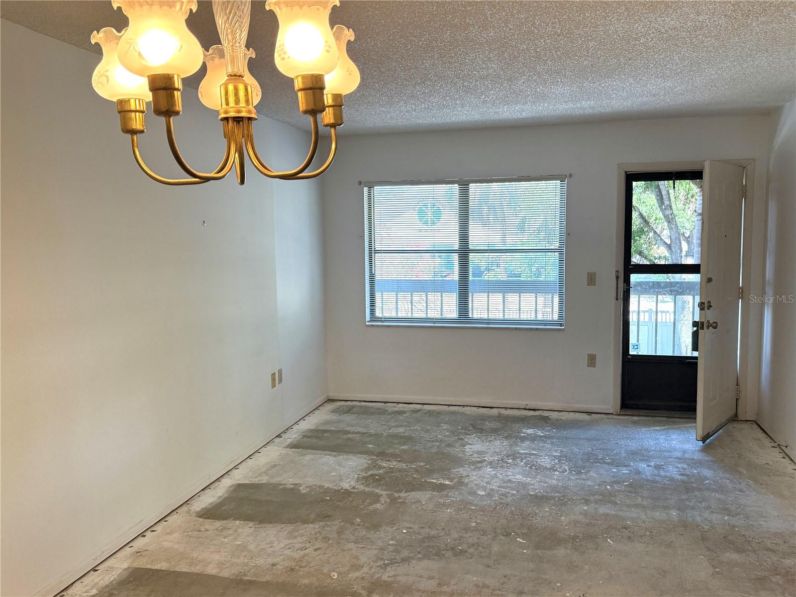 Image 11 of 35 For 425 30th Avenue W C204