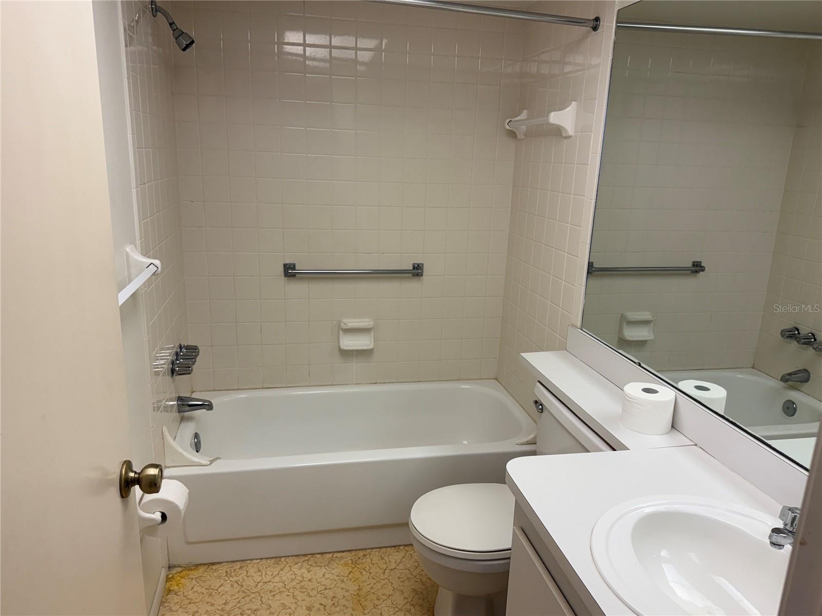 Image 18 of 35 For 425 30th Avenue W C204