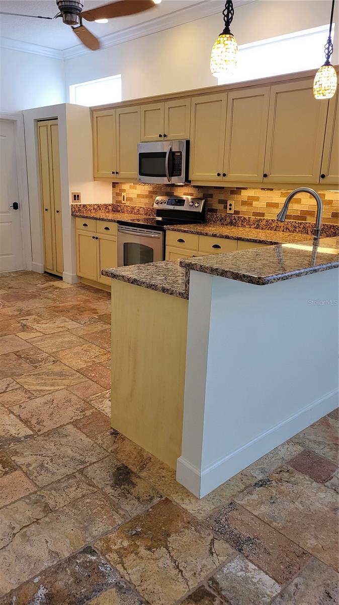 Image 6 of 46 For 5050 Hanging Moss Lane