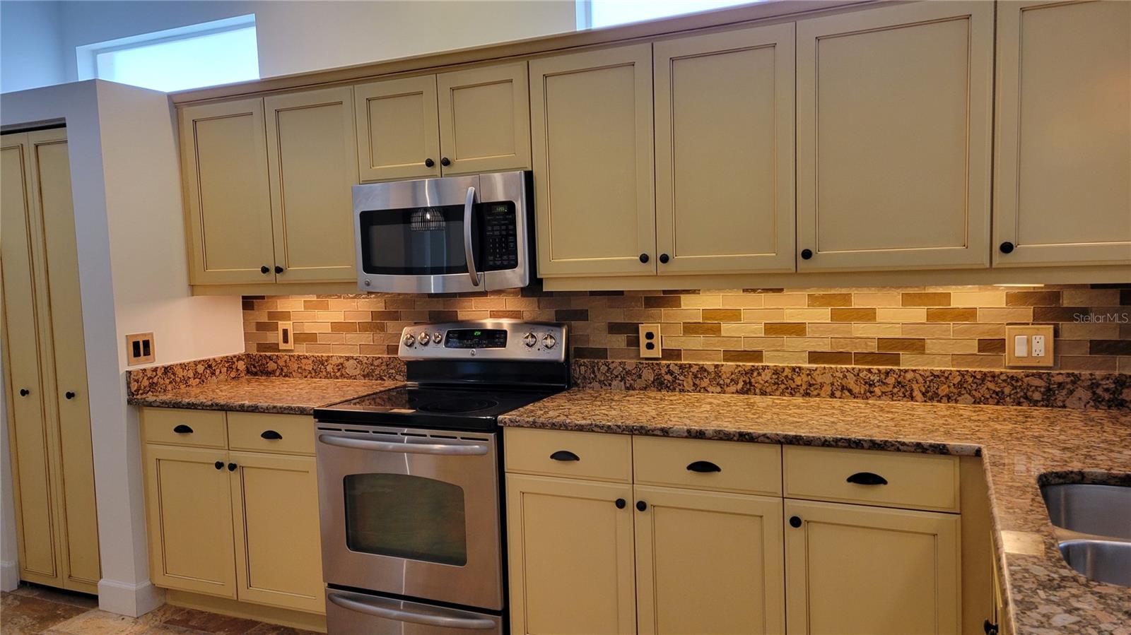 Image 8 of 46 For 5050 Hanging Moss Lane