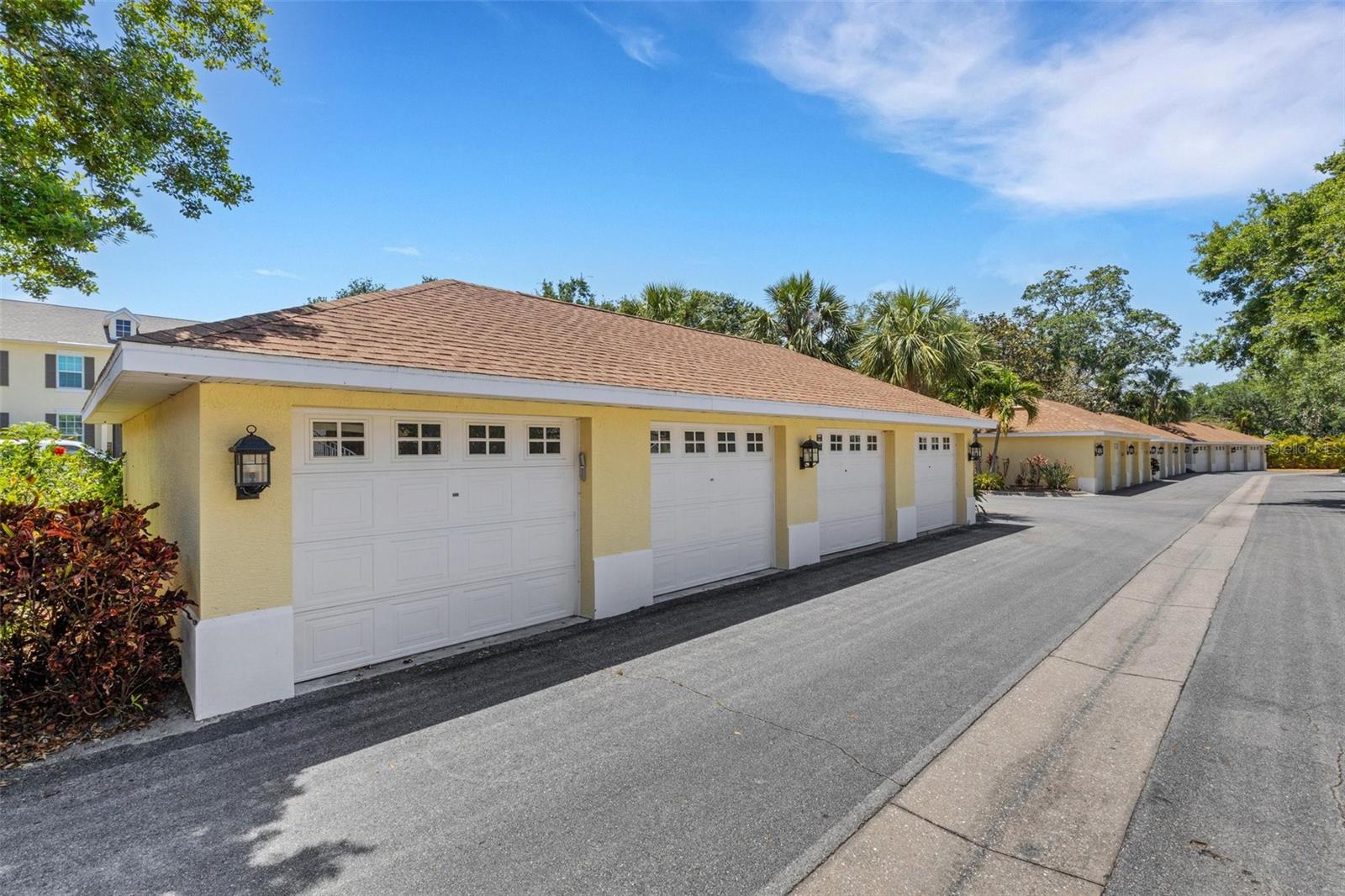 Image 32 of 72 For 5633 Key Largo Court B-08