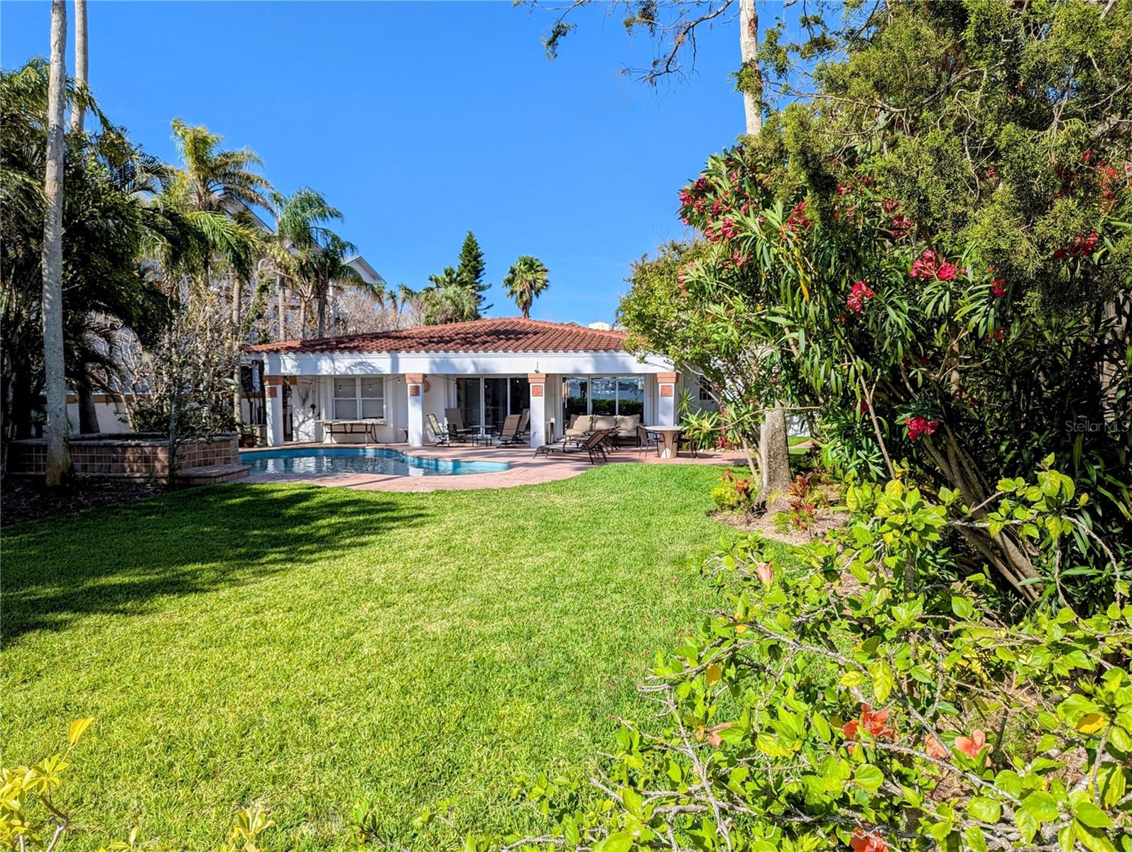 Image 2 of 18 For 173 Bath Club Boulevard N