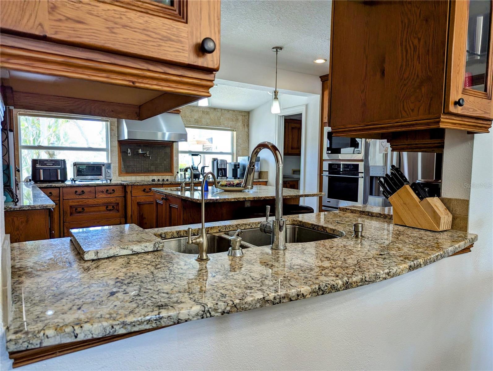 Image 4 of 18 For 173 Bath Club Boulevard N