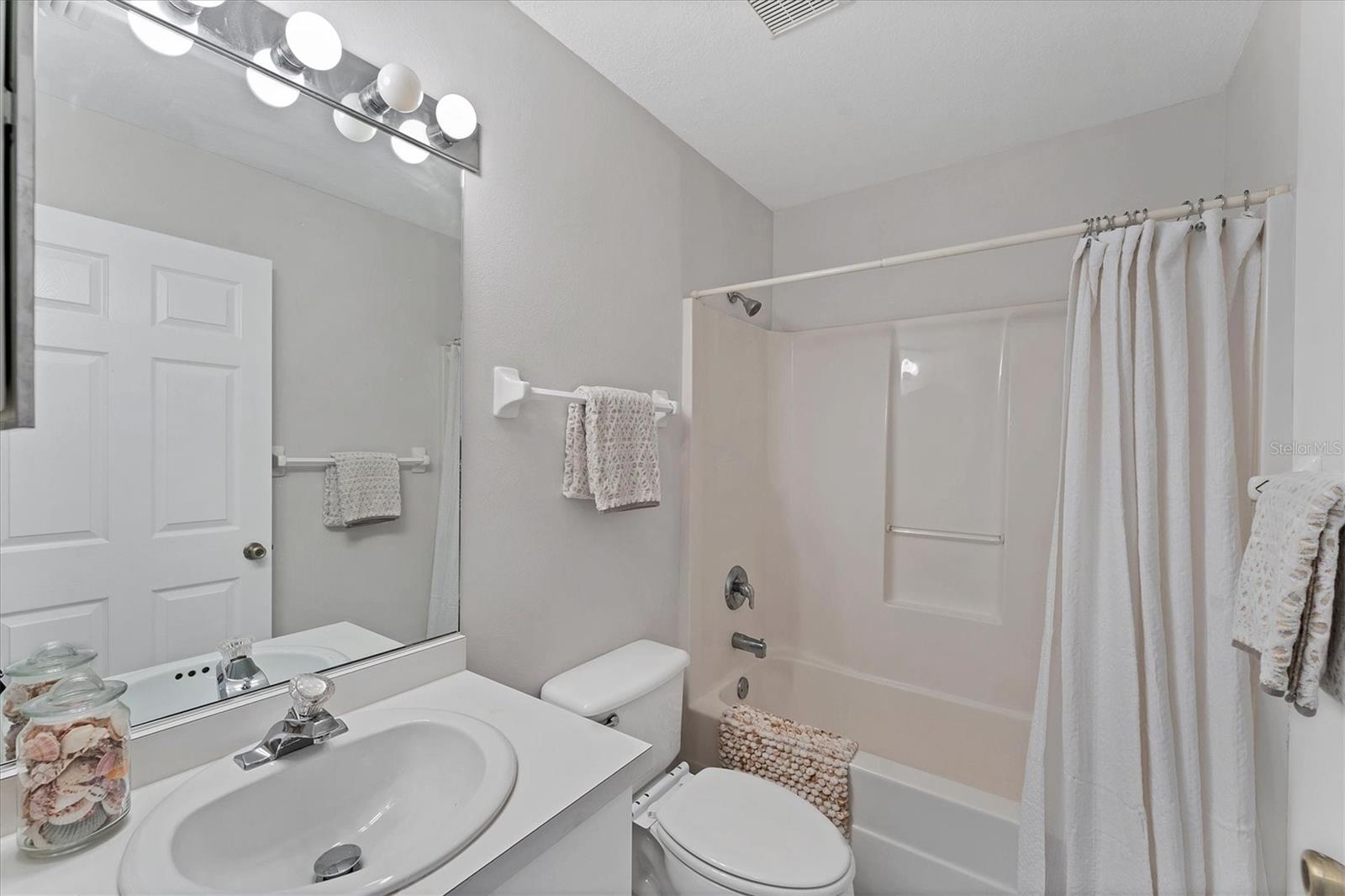 Image 19 of 49 For 3007 Live Oak Lane