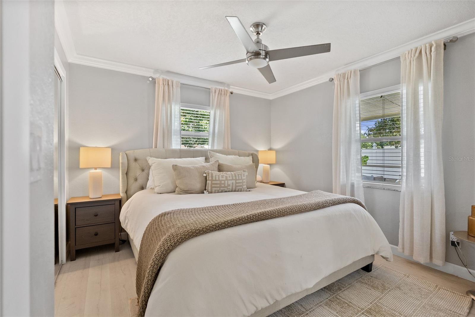 Image 11 of 37 For 7141 37th Avenue N