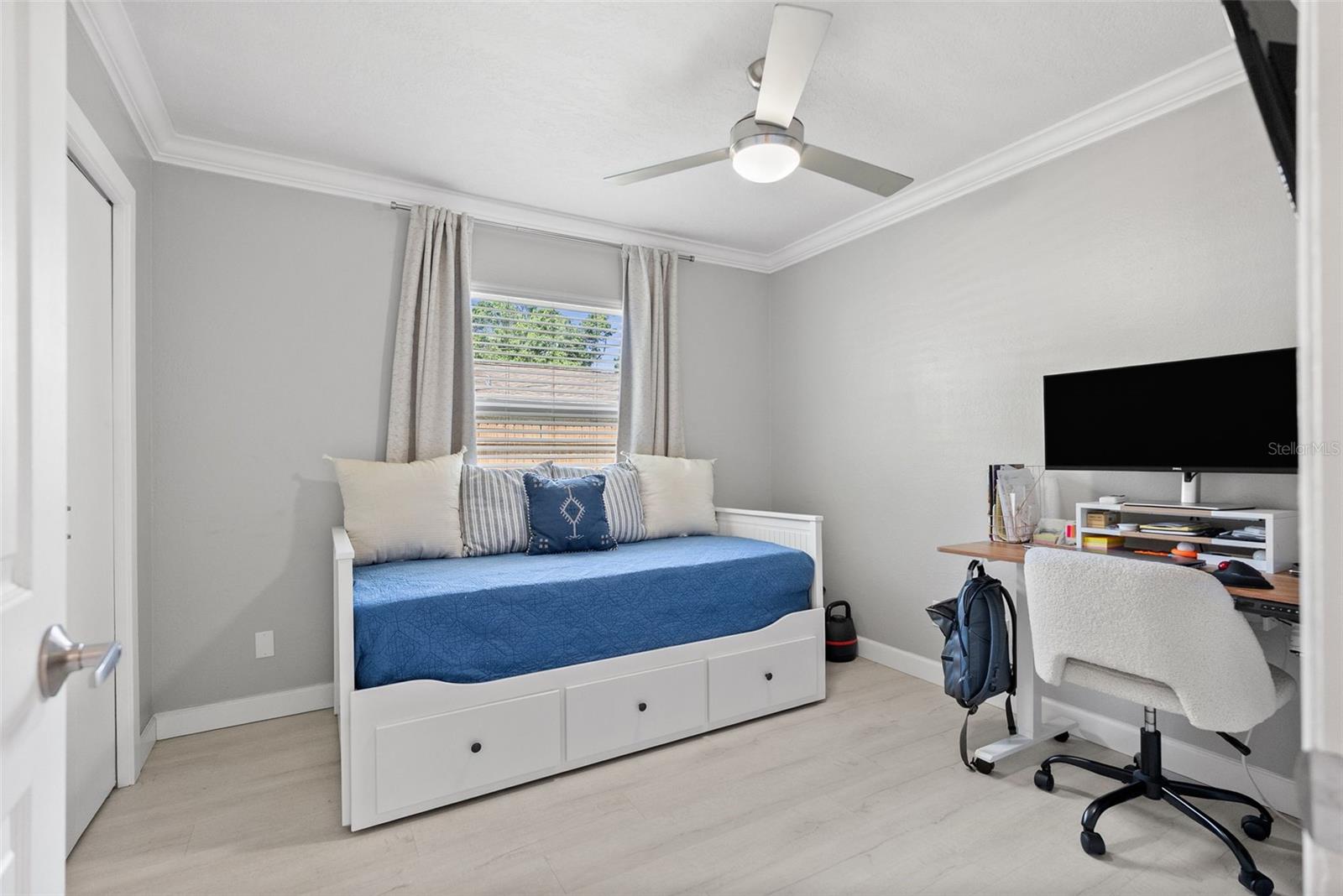 Image 21 of 37 For 7141 37th Avenue N