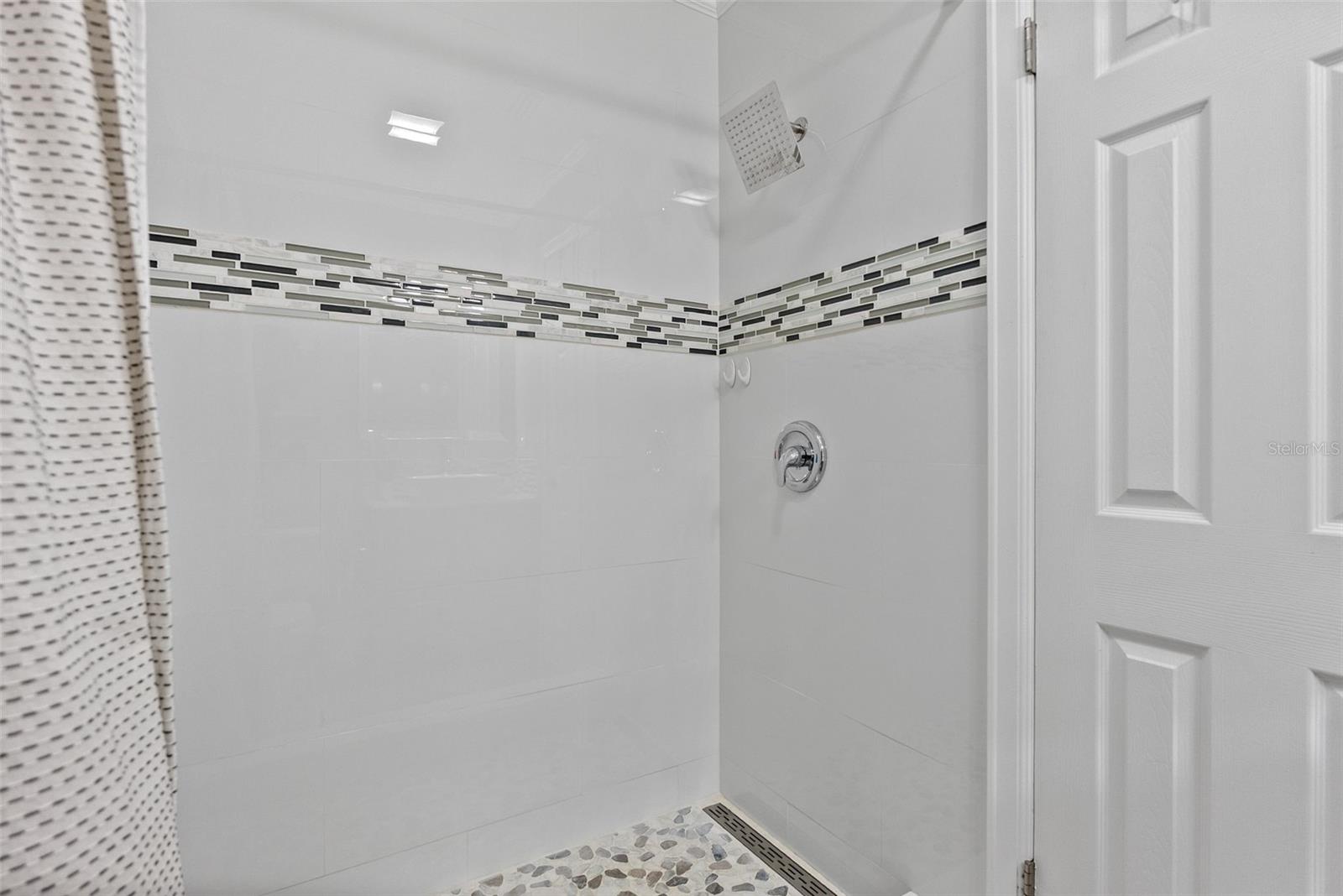 Image 24 of 37 For 7141 37th Avenue N