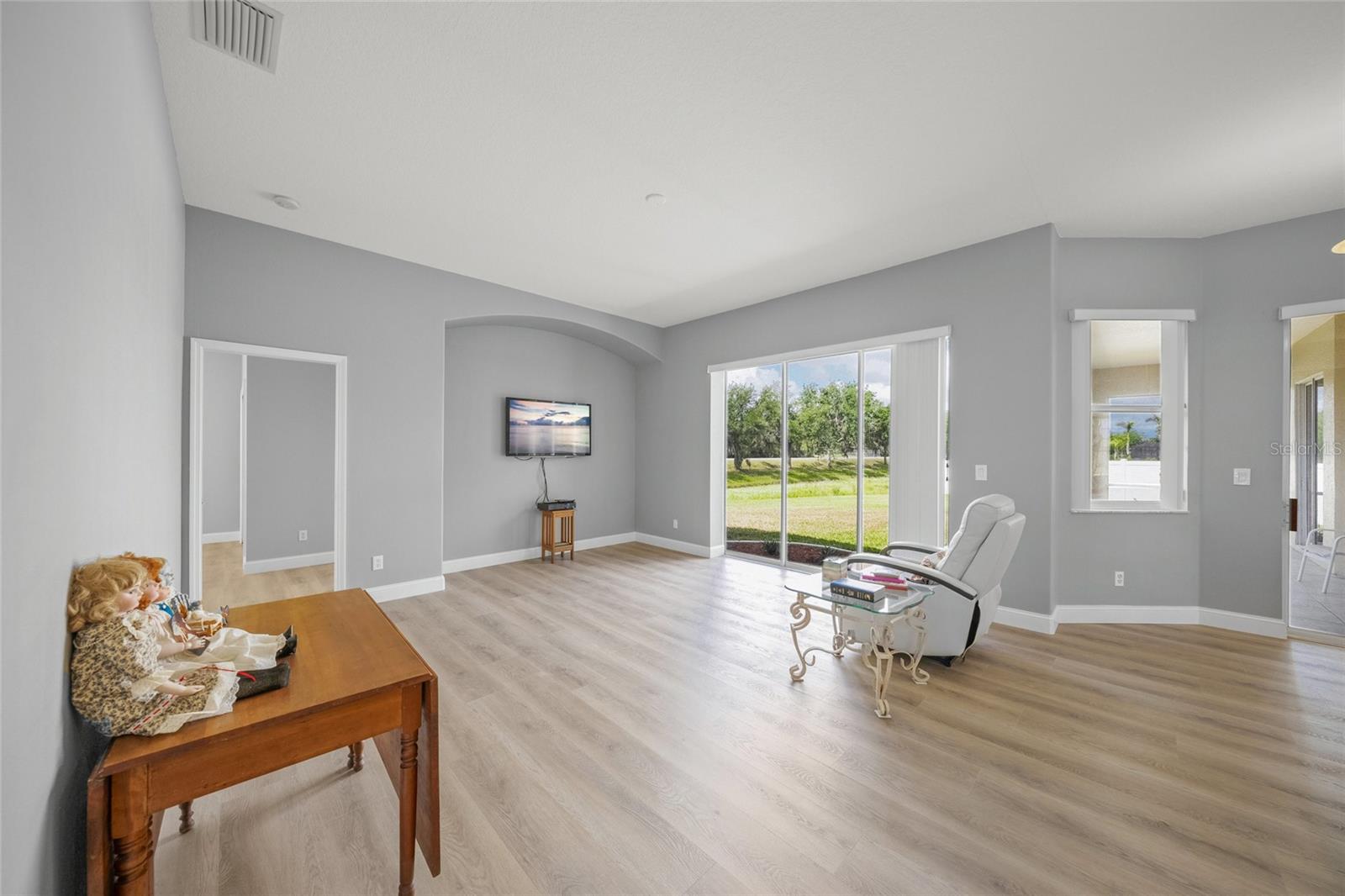 Image 21 of 41 For 9106 Yarberry Street