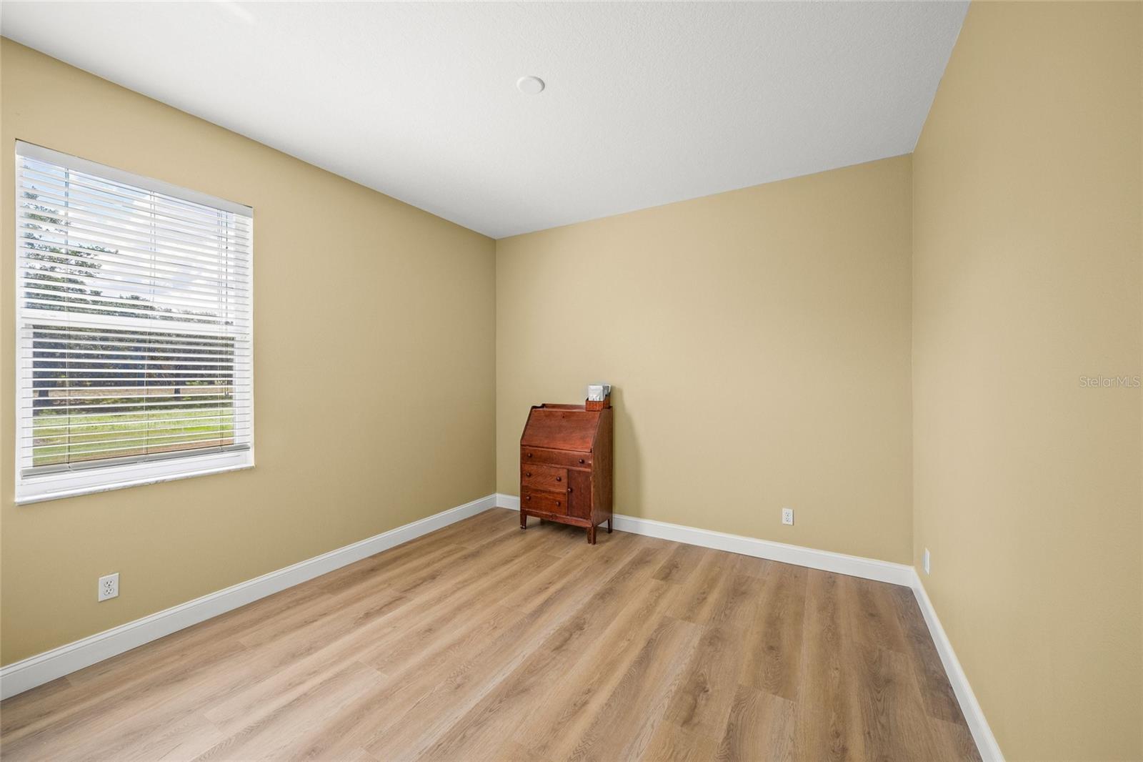 Image 32 of 41 For 9106 Yarberry Street