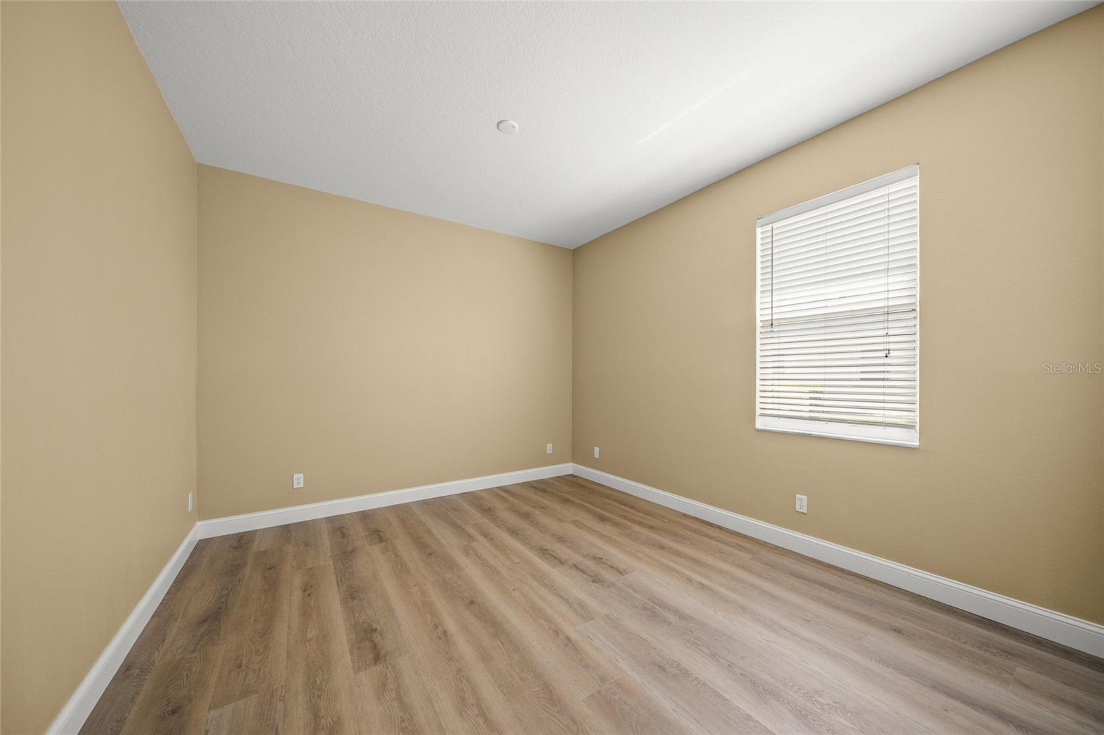 Image 37 of 41 For 9106 Yarberry Street