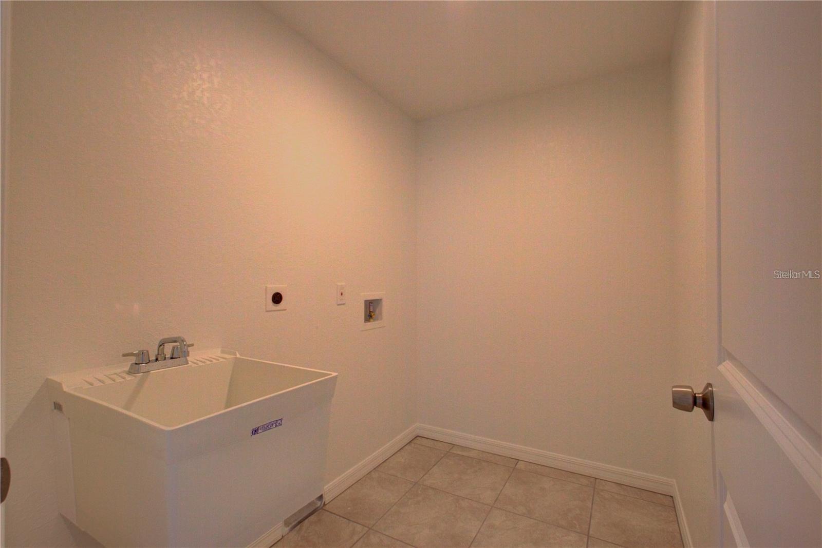 Image 27 of 37 For 25 Sabot Court