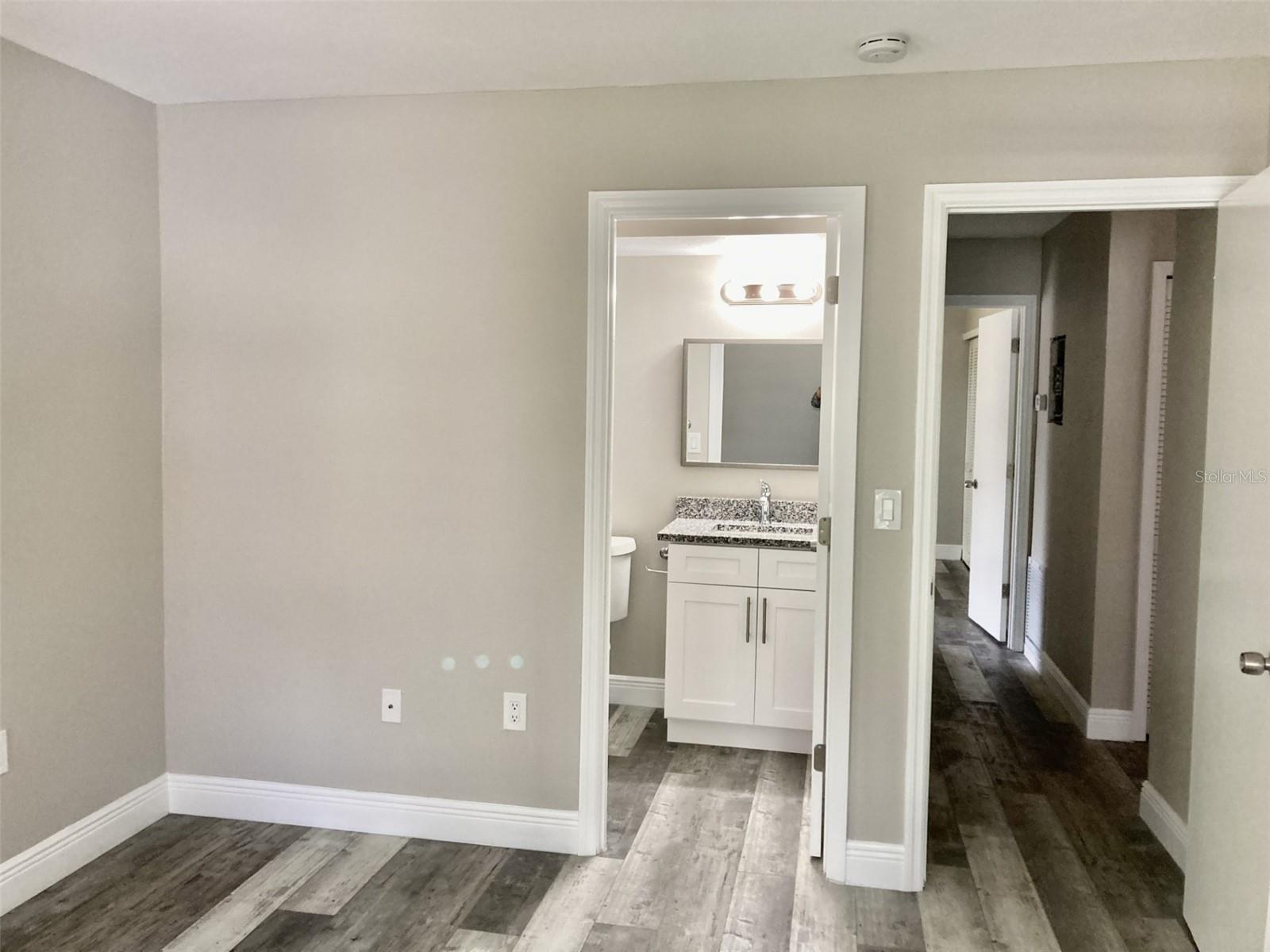 Listing photo id 9 for 5008 Manatee Avenue W 2