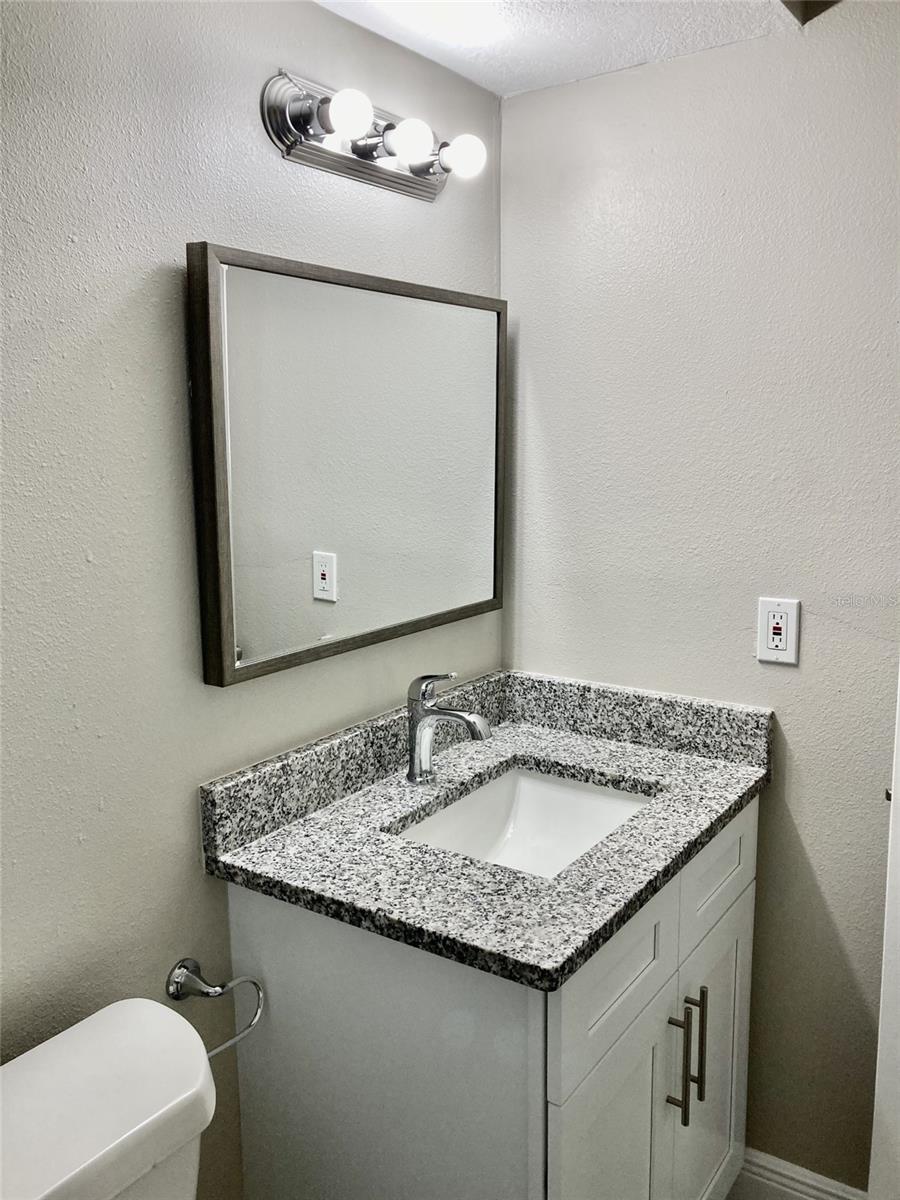 Listing photo id 12 for 5008 Manatee Avenue W 2