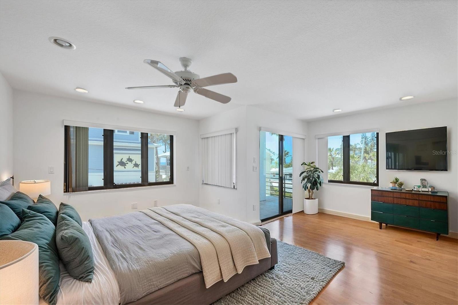Image 18 of 62 For 2918 Avenue E