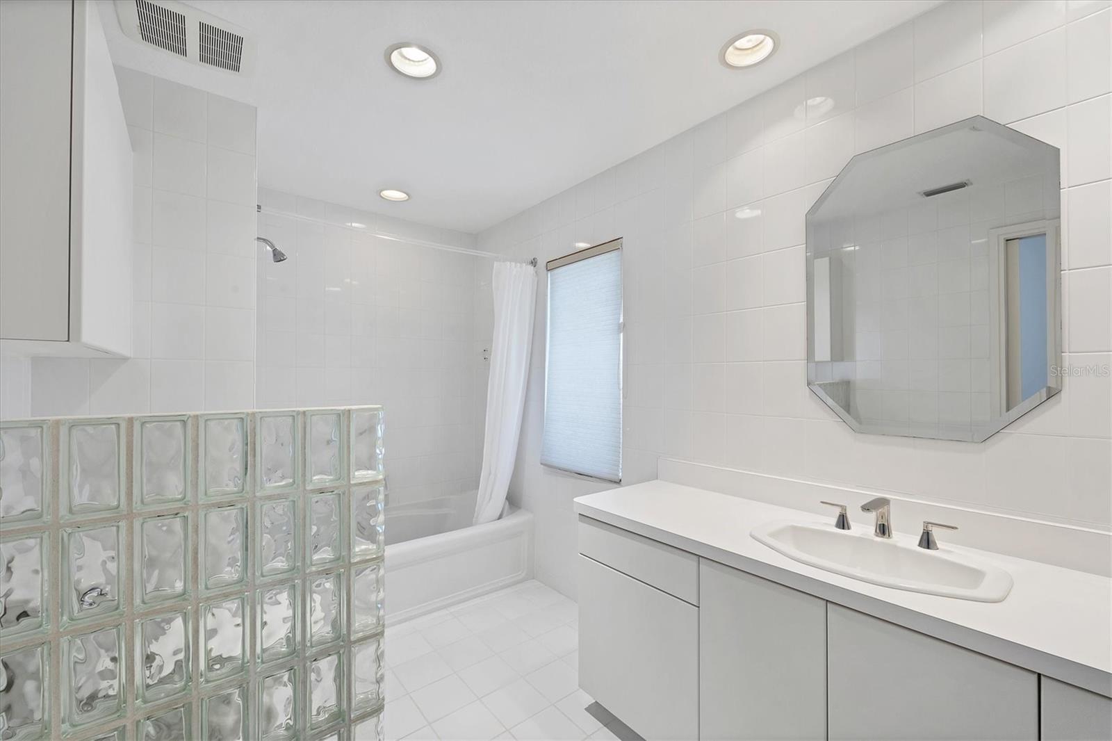 Image 20 of 62 For 2918 Avenue E
