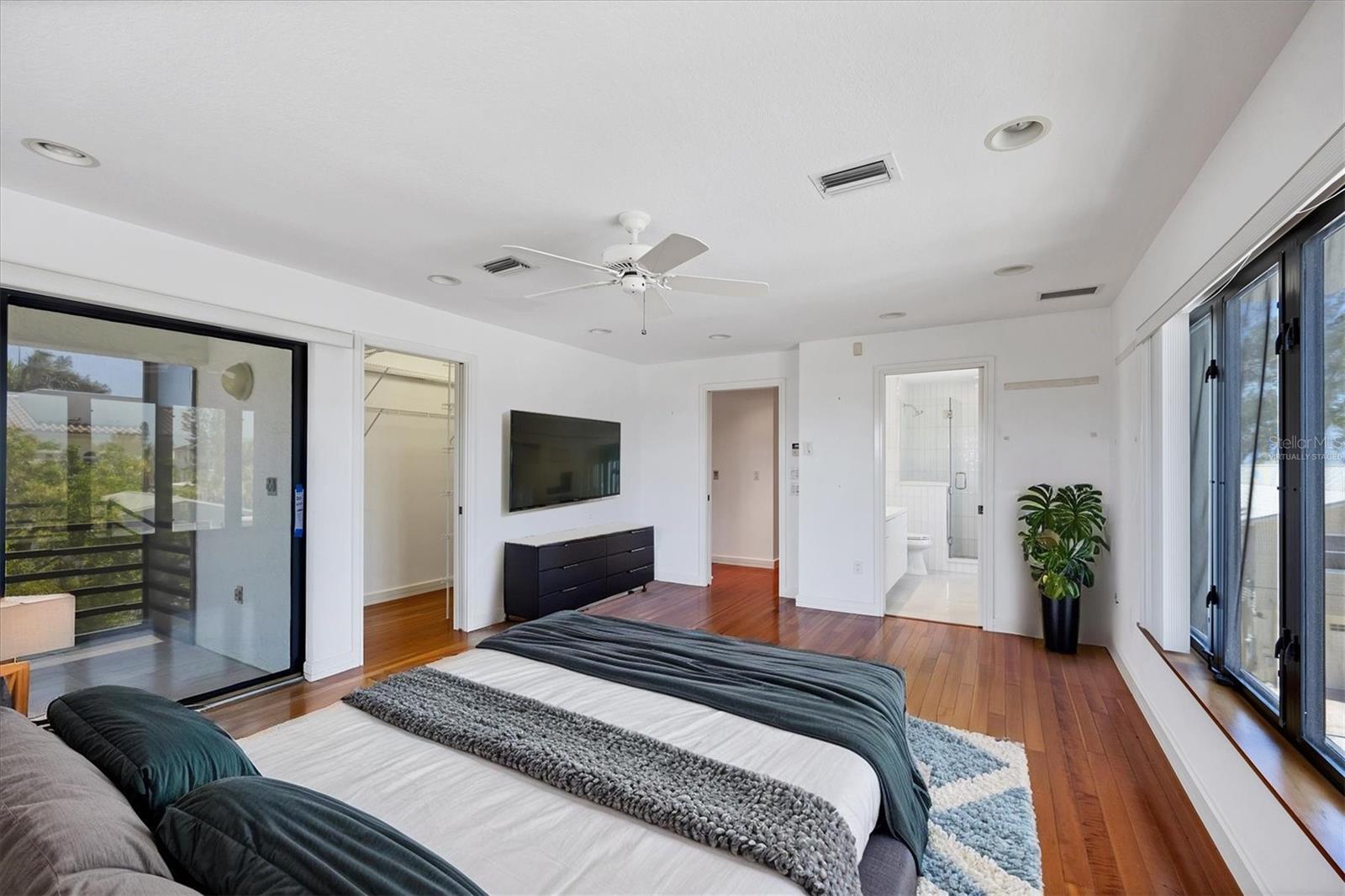 Image 31 of 62 For 2918 Avenue E