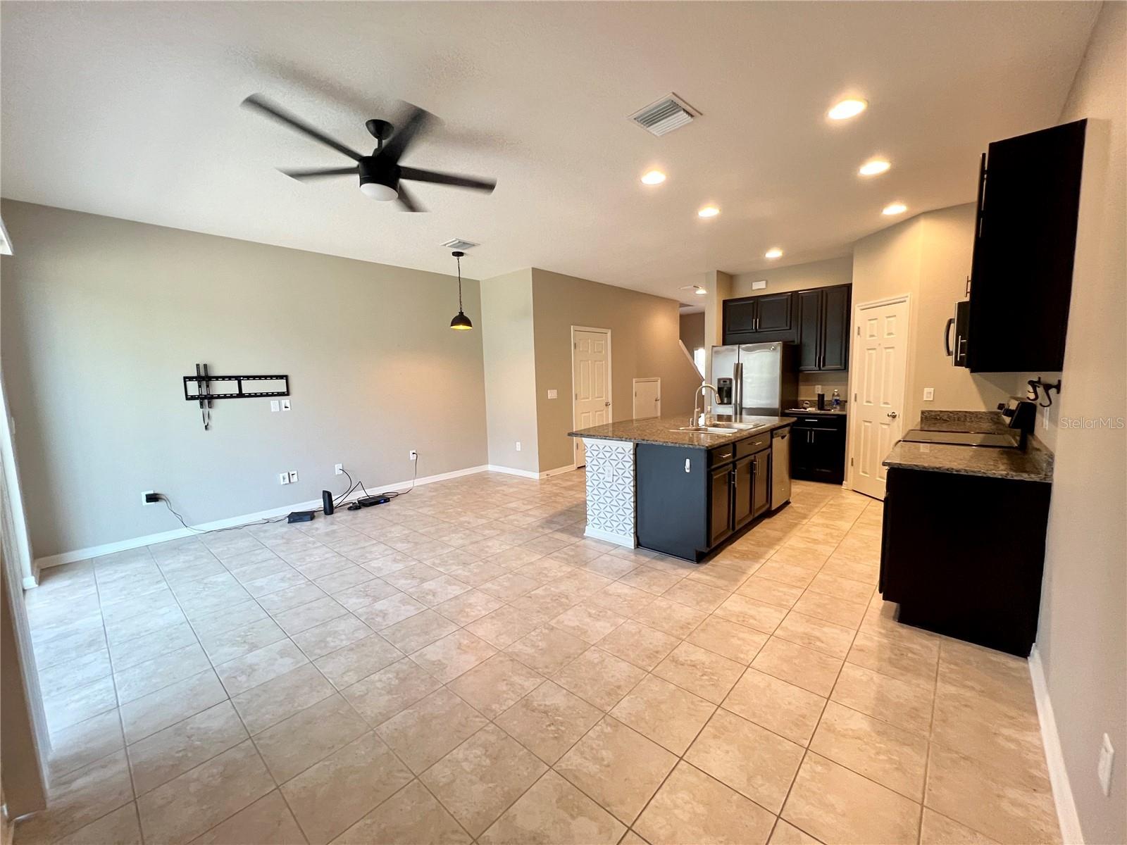 Image 3 of 11 For 7058 Towne Lake Rd