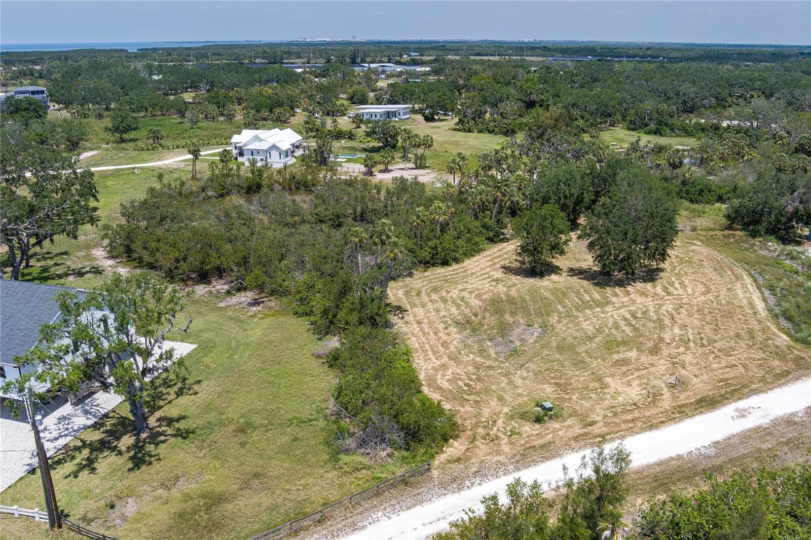 Image 11 of 17 For 818 Bayou Point Court