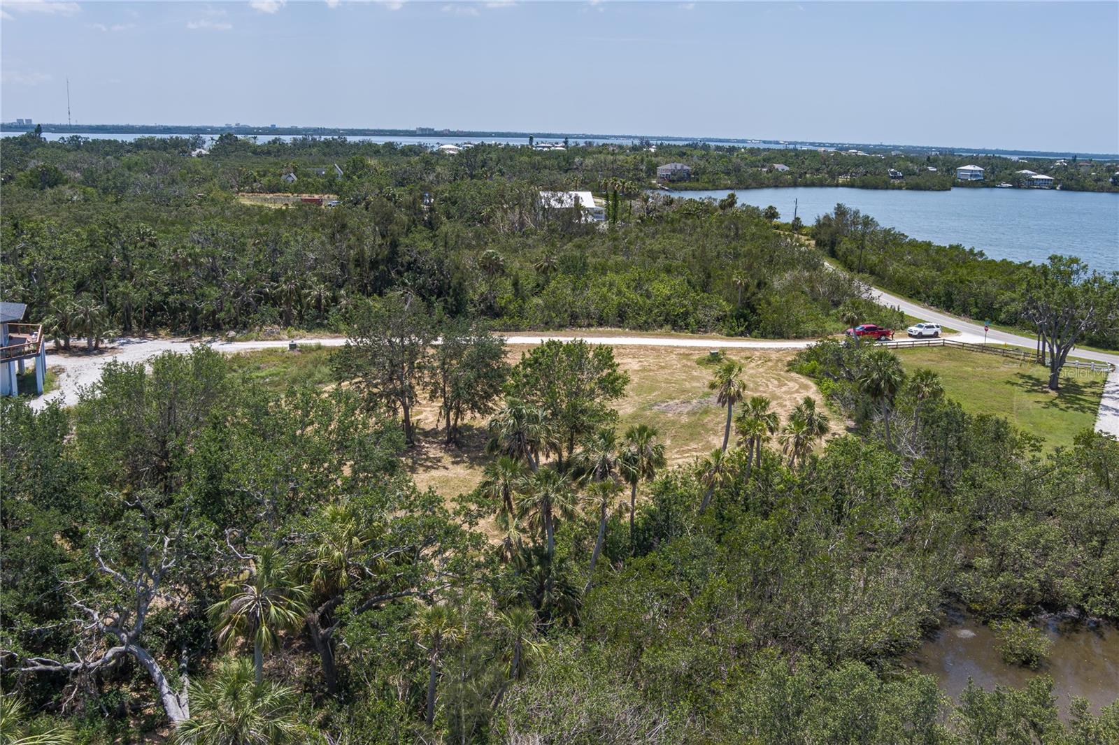 Image 9 of 17 For 818 Bayou Point Court