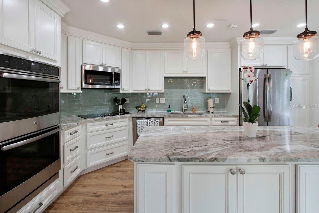 Image 5 of 18 For 858 Hudson Avenue 858