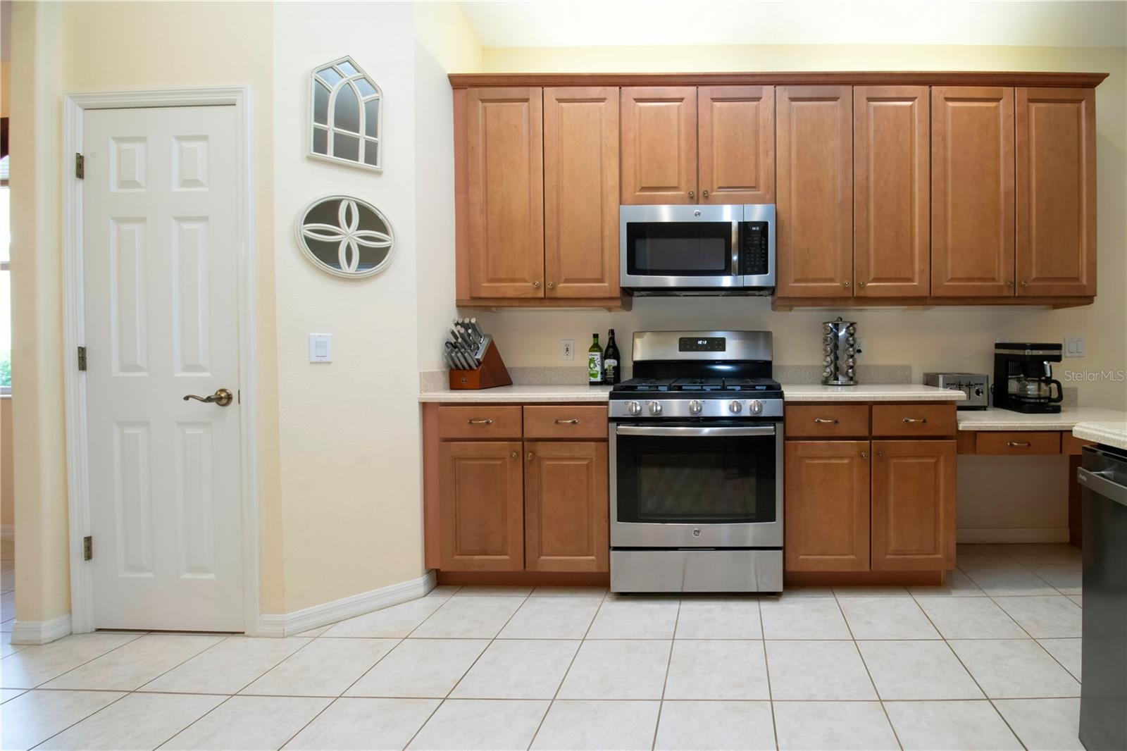 Image 18 of 51 For 275 Dahlia Court