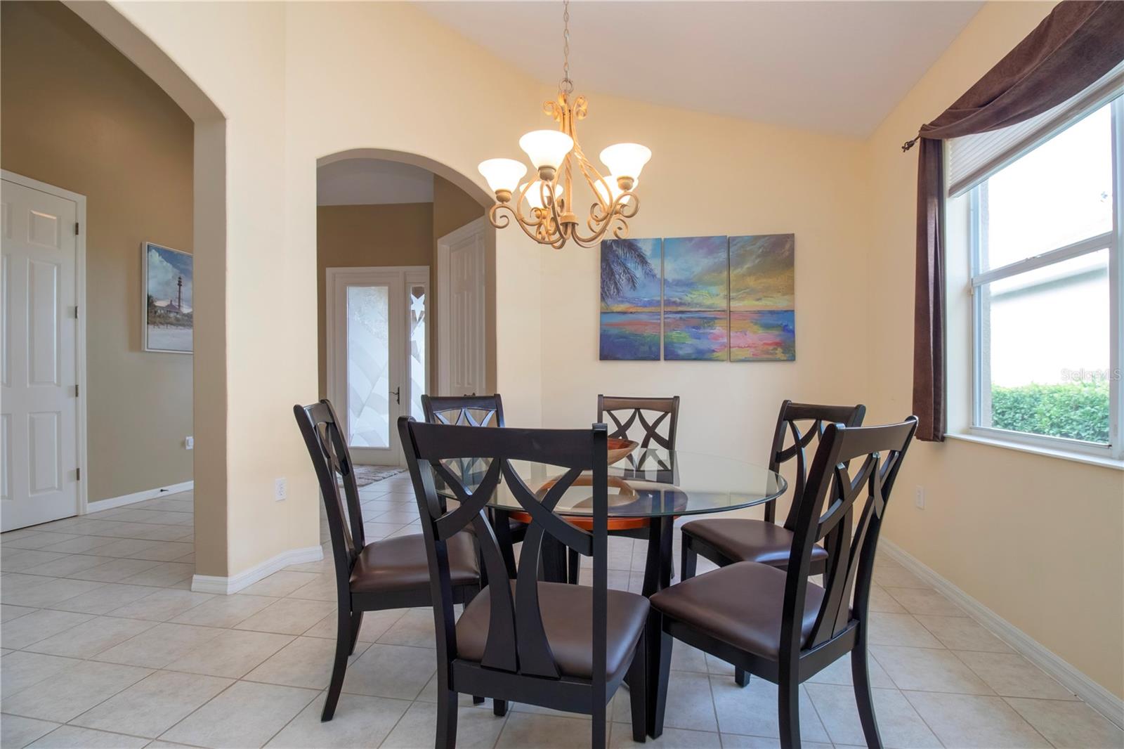 Image 21 of 51 For 275 Dahlia Court