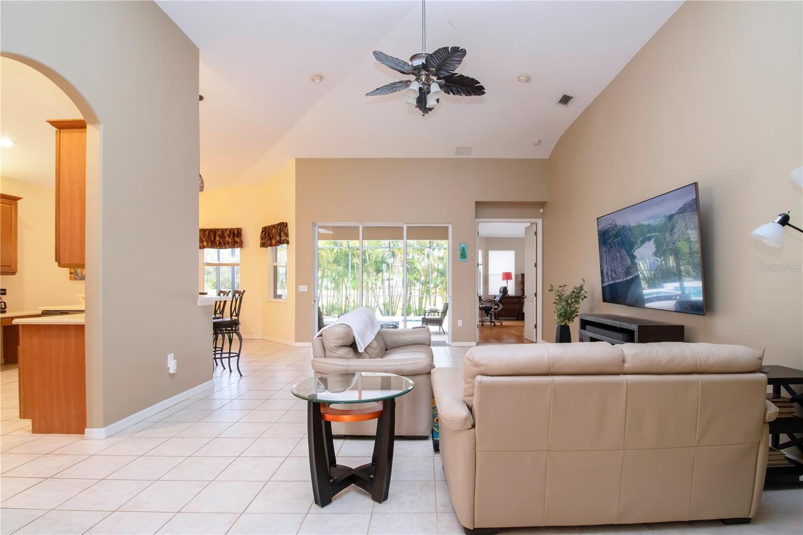Image 4 of 51 For 275 Dahlia Court