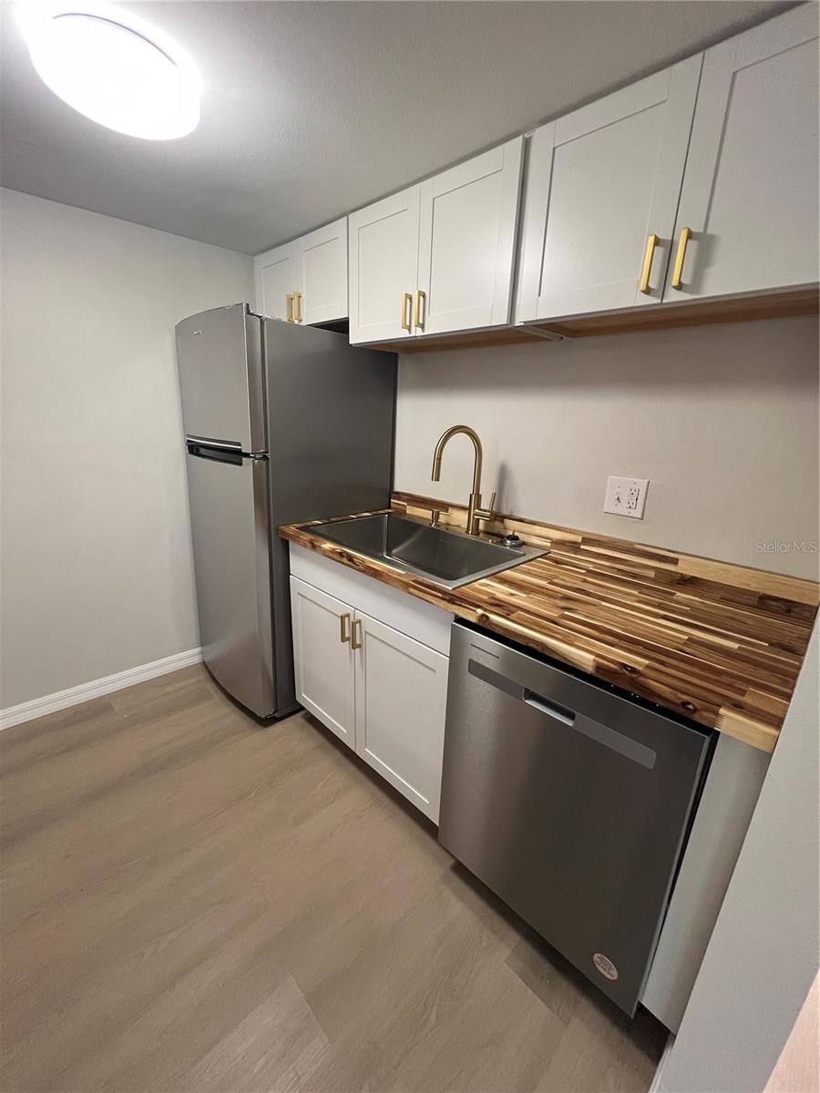 Image 2 of 16 For 2611 Pine Lake Terrace B