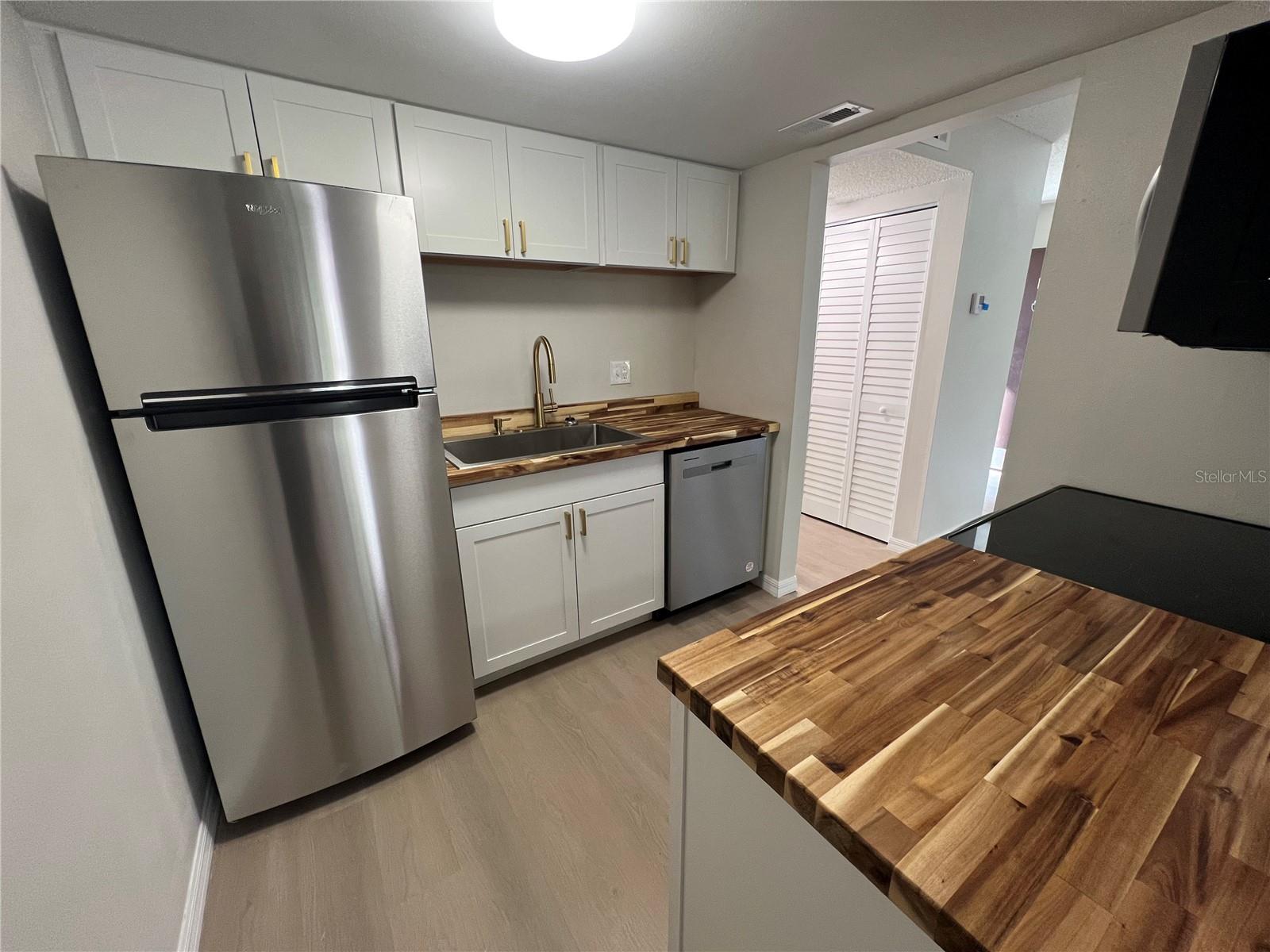 Image 4 of 16 For 2611 Pine Lake Terrace B